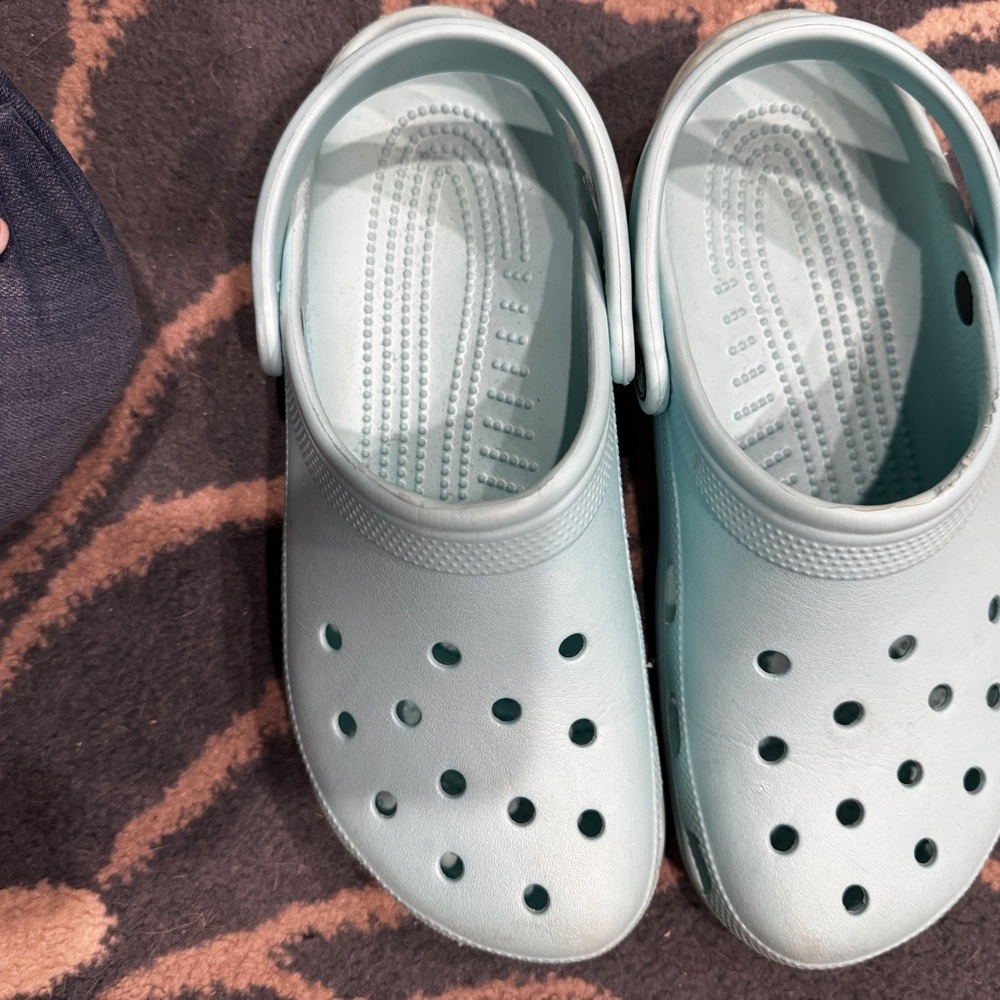 CROCS Baby Blue color Men’s size 10 Women’s size 8 - Picture 2 of 9
